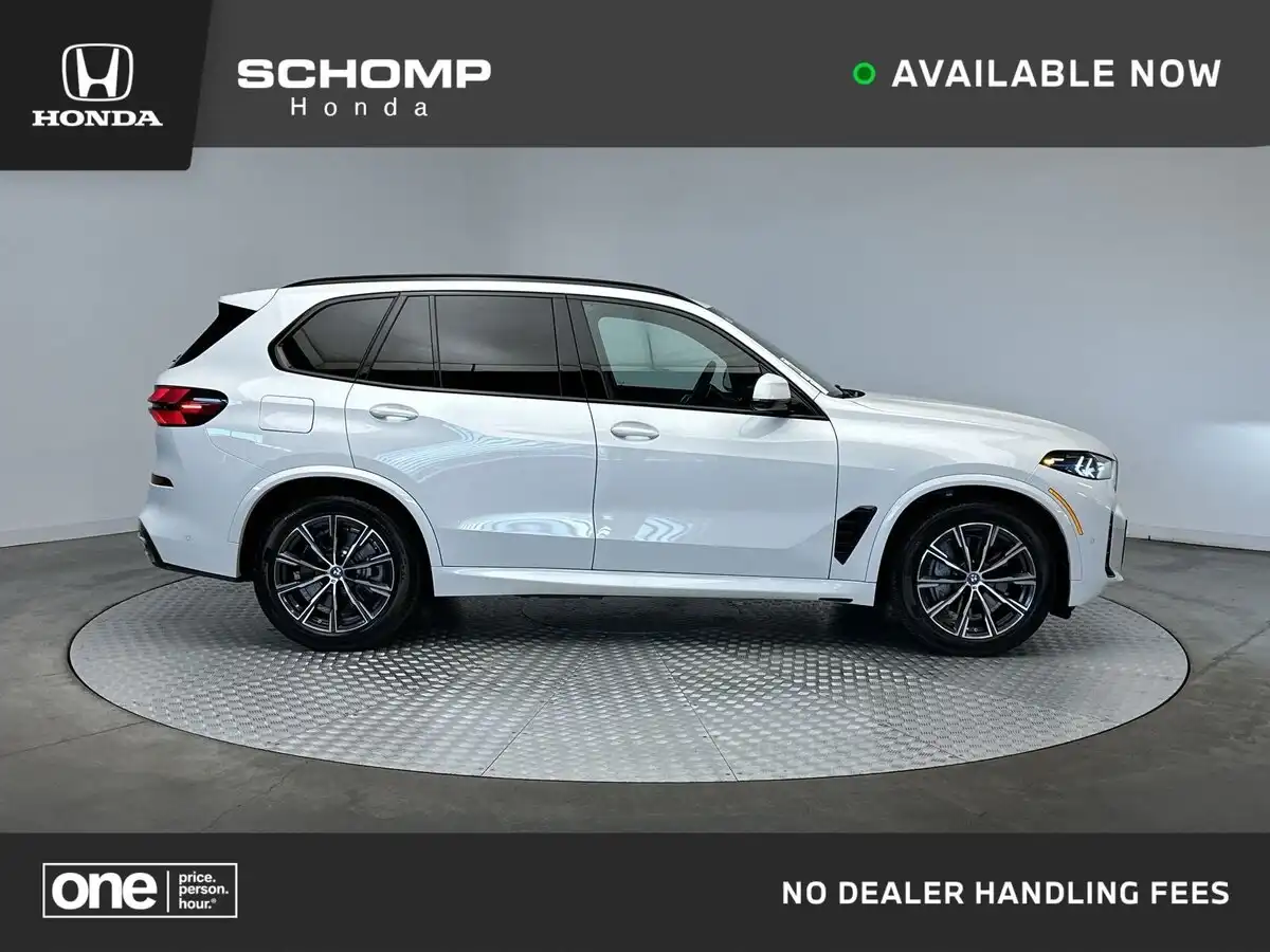 2025 BMW X5 xDrive50e's photo