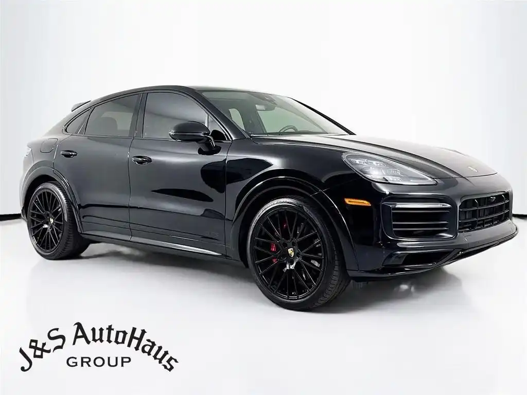 2022 Porsche Cayenne GTS's photo
