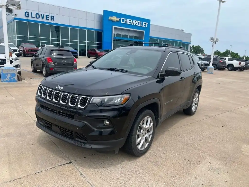 2024 Jeep Compass Latitude Lux 4X4's photo
