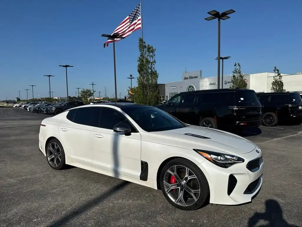 2019 Kia Stinger GT2's photo