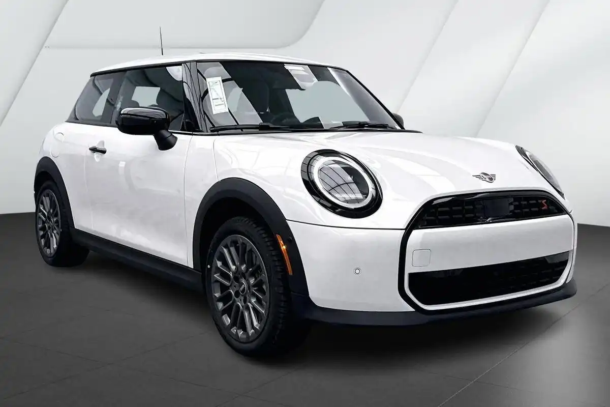 2026 MINI Hardtop Cooper S Signature's photo