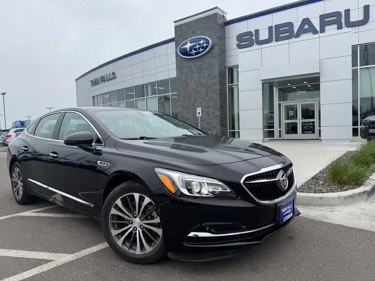2017 Buick LaCrosse Essence's photo