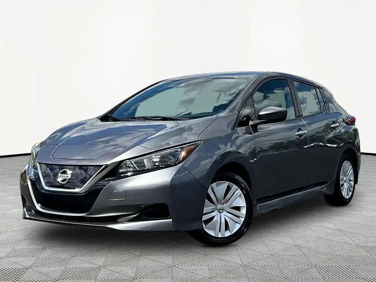 2022 Nissan Leaf S's photo