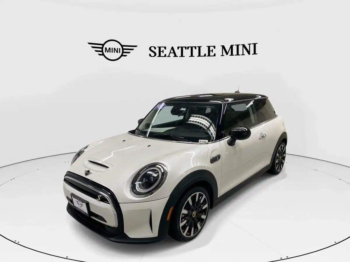 2023 MINI Hardtop Cooper SE Signature's photo