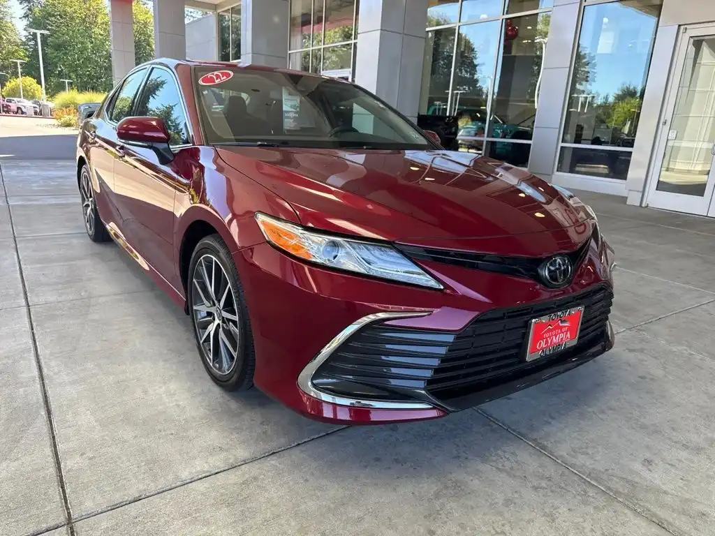 2022 Toyota Camry XLE's photo