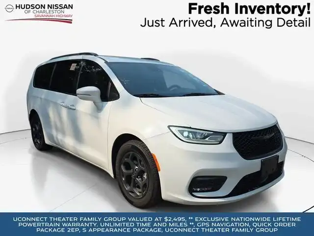2021 Chrysler Pacifica Hybrid Limited Hybrid's photo