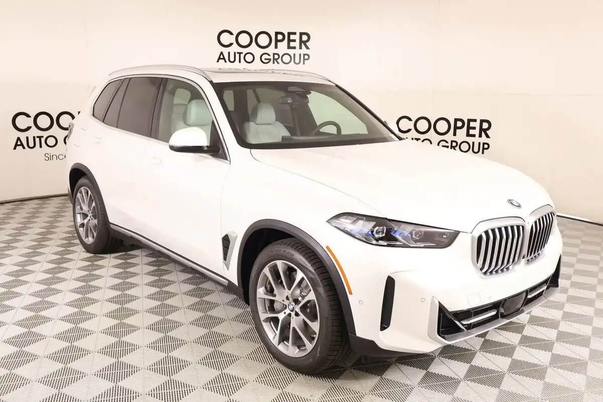 2026 BMW X5 xDrive50e's photo