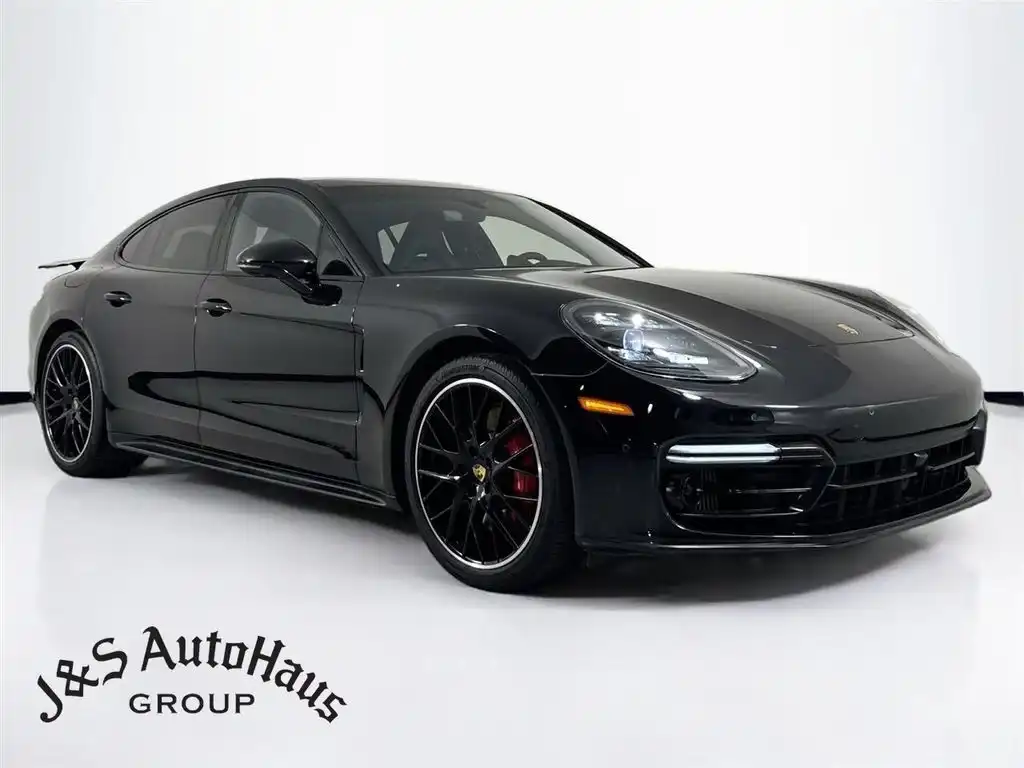 2020 Porsche Panamera GTS's photo