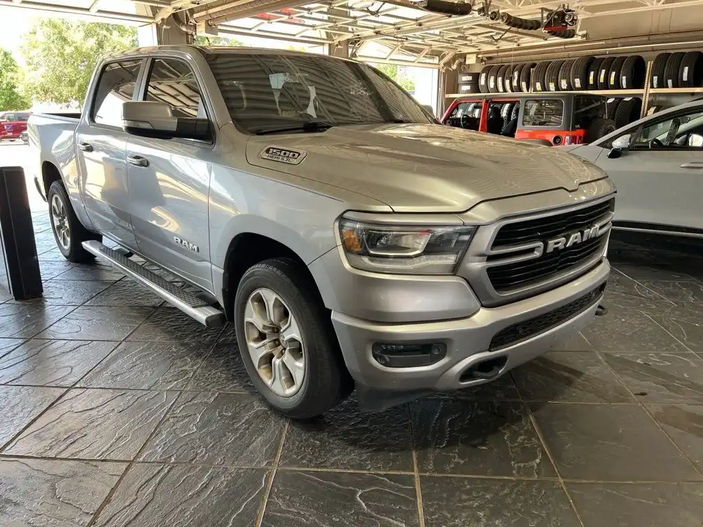 2019 RAM 1500 Big Horn/Lone Star 4x4 Crew Cab 5'7's photo