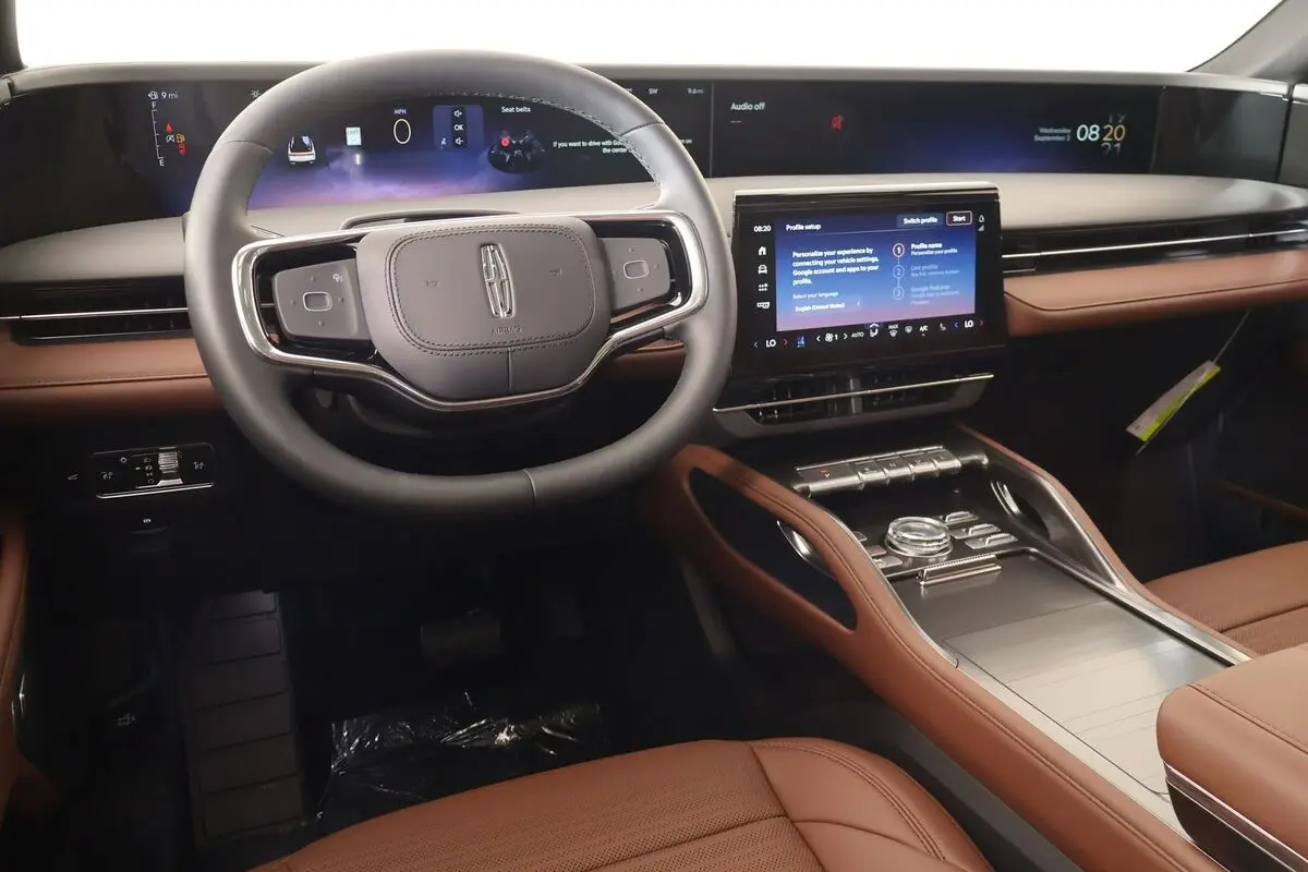 2026 Lincoln Nautilus Reserve AWD photo 3