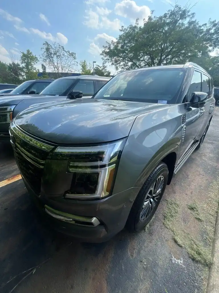 2026 Nissan Armada Platinum 4WD's photo
