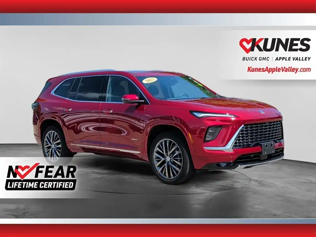 2025 Buick Enclave Avenir AWD's photo