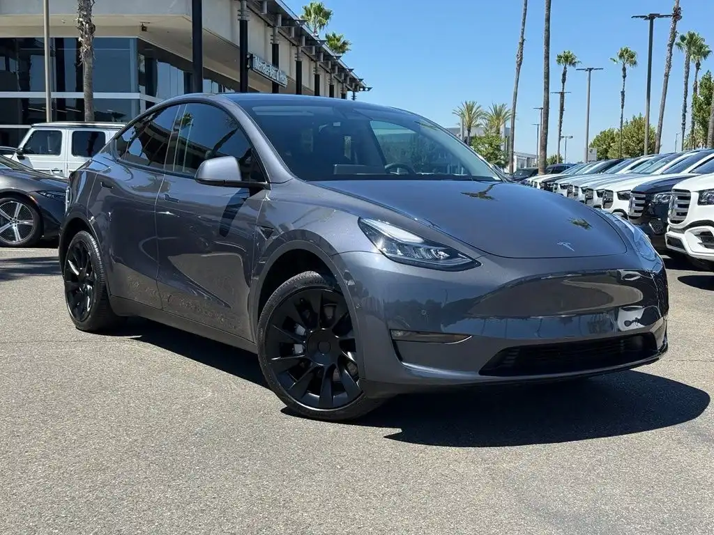 2022 Tesla Model Y Long Range Dual Motor All-Wheel Drive's photo