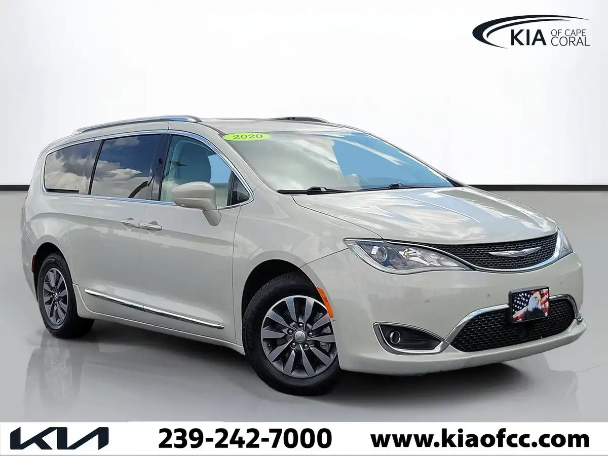 2020 Chrysler Pacifica Touring L Plus's photo