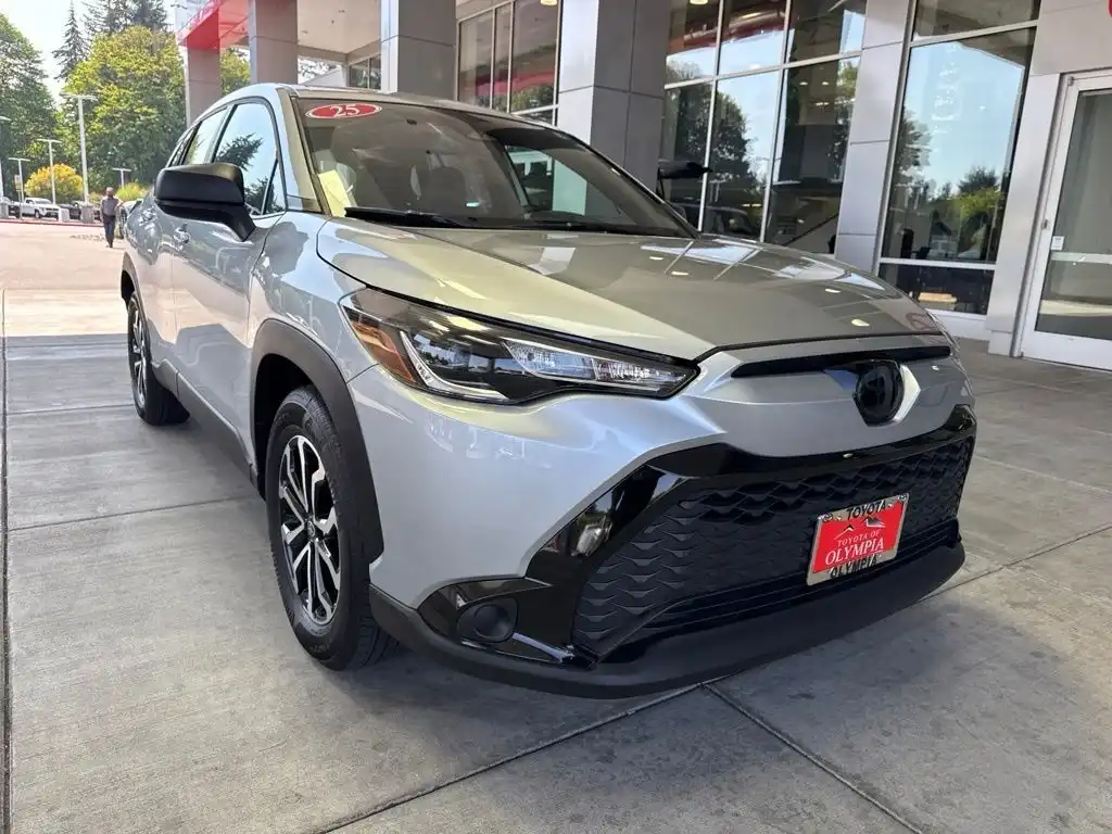 2025 Toyota Corolla Cross Hybrid S AWD's photo