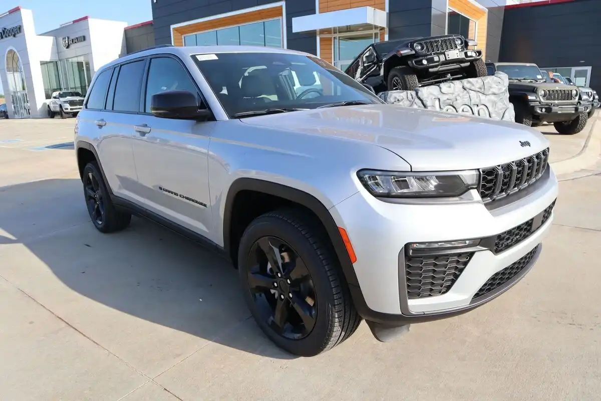 2026 Jeep Grand Cherokee Limited 4x4's photo