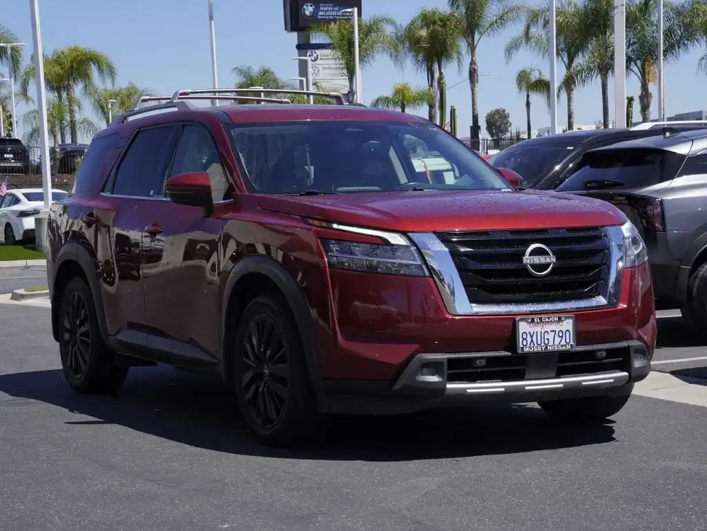 2022 Nissan Pathfinder SL 2WD's photo