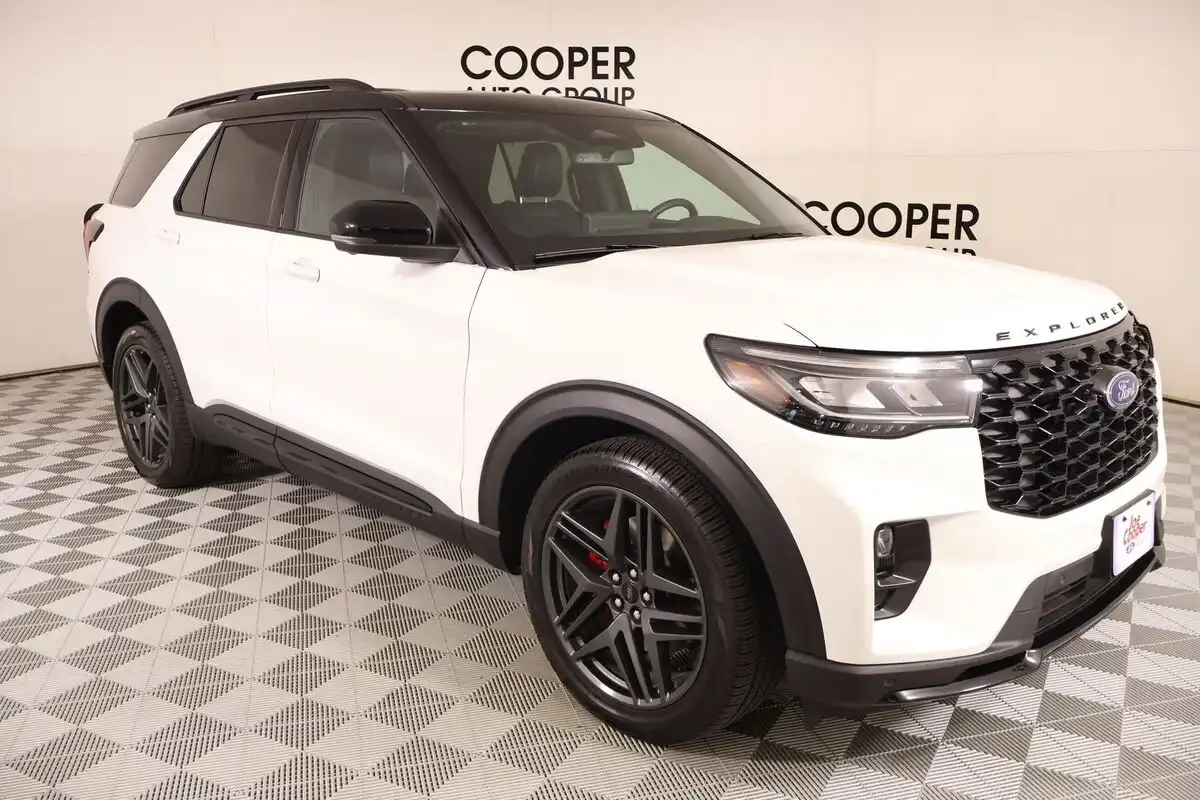 2025 Ford Explorer ST 4WD (PL535)'s photo