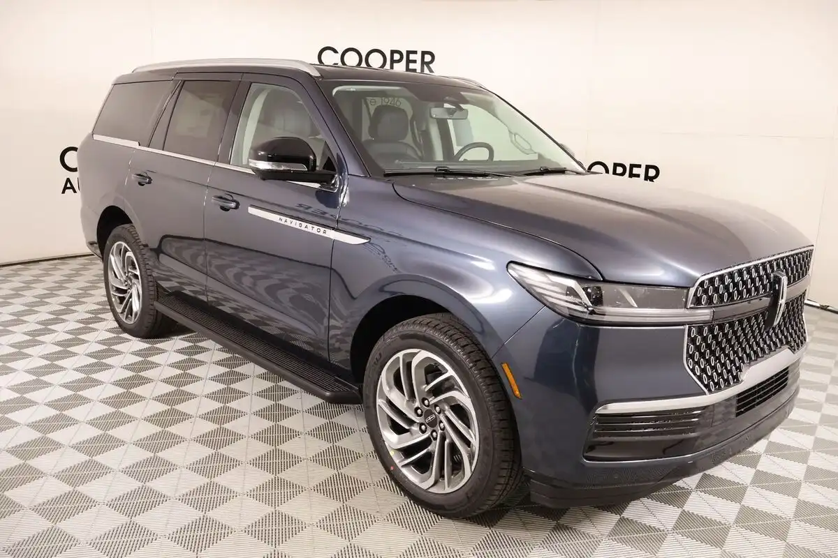 2026 Lincoln Navigator Premiere AWD's photo
