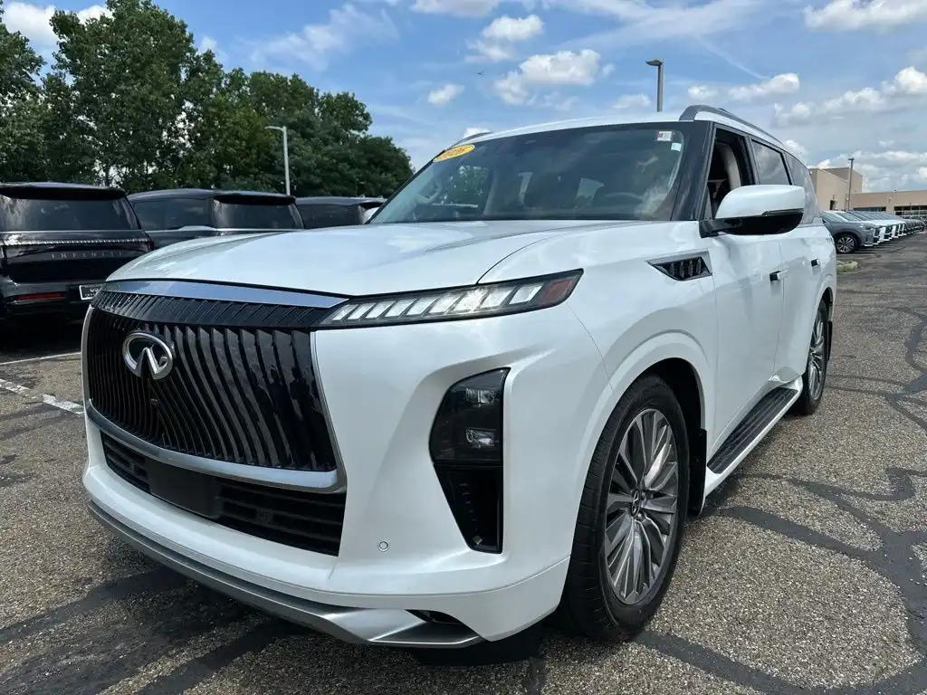 2026 INFINITI QX80 Luxe 4WD's photo