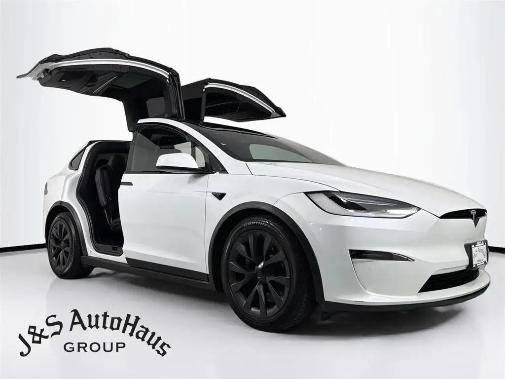 2022 Tesla Model X Long Range's photo