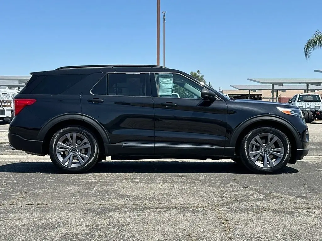 2021 Ford Explorer XLT RWD photo 3