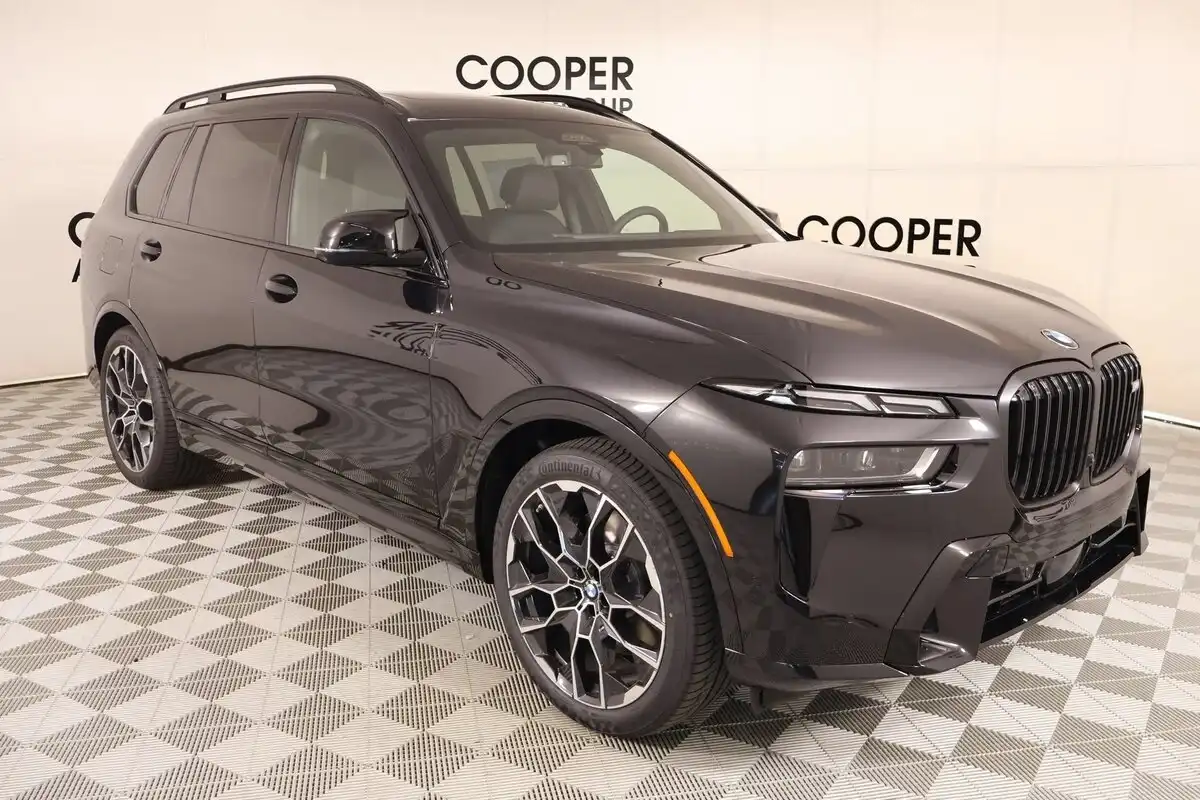 2027 BMW X7 M60i's photo