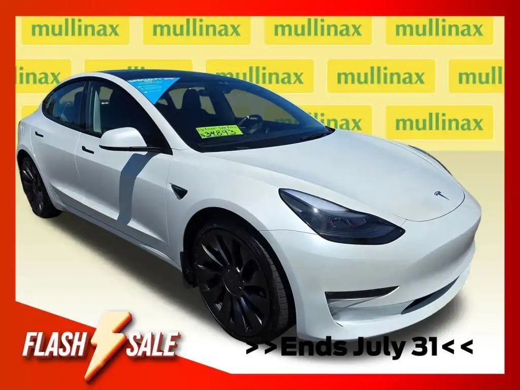 2023 Tesla Model 3 Performance's photo