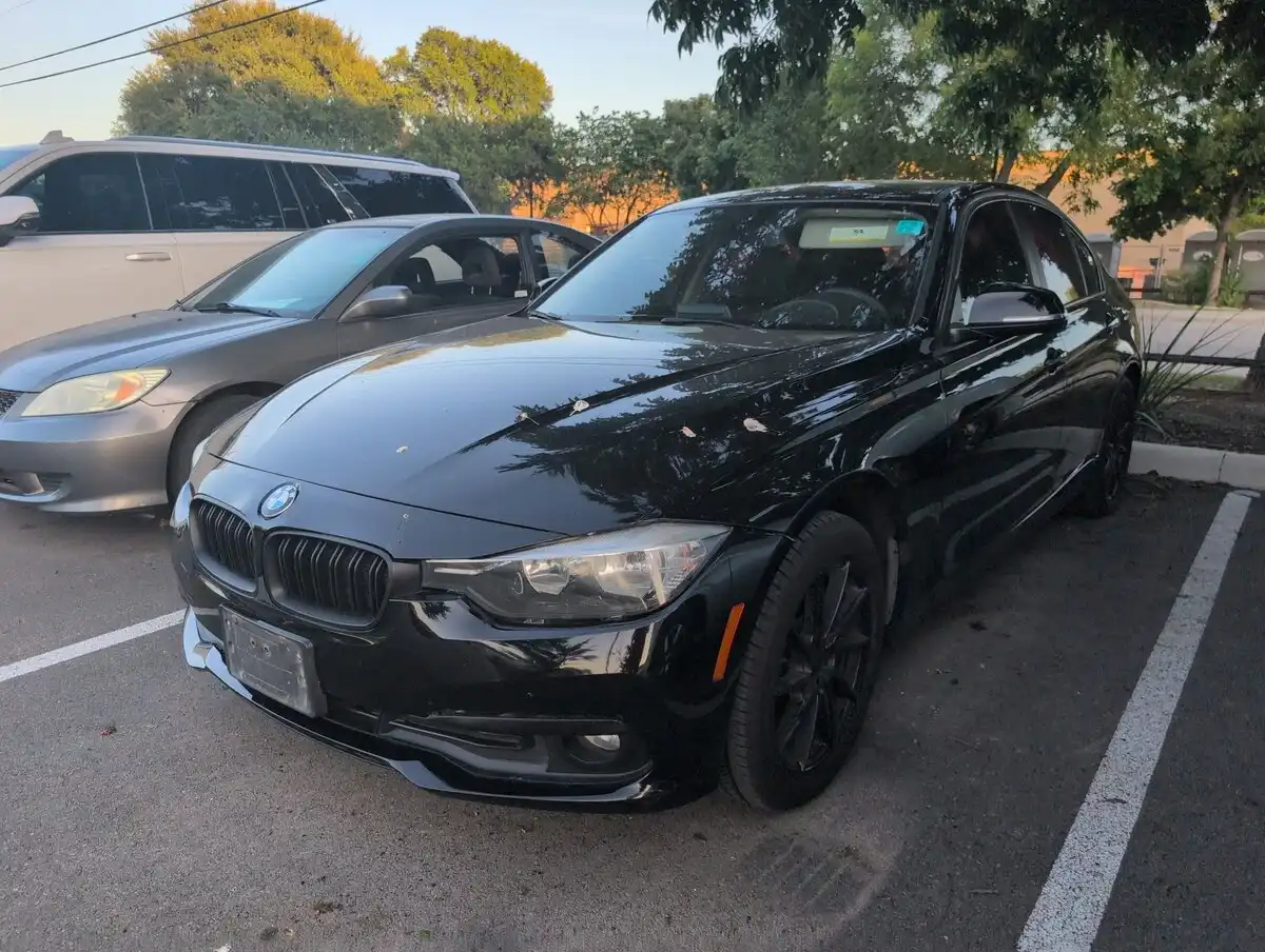 2016 BMW 3 Series 320i Sedan's photo