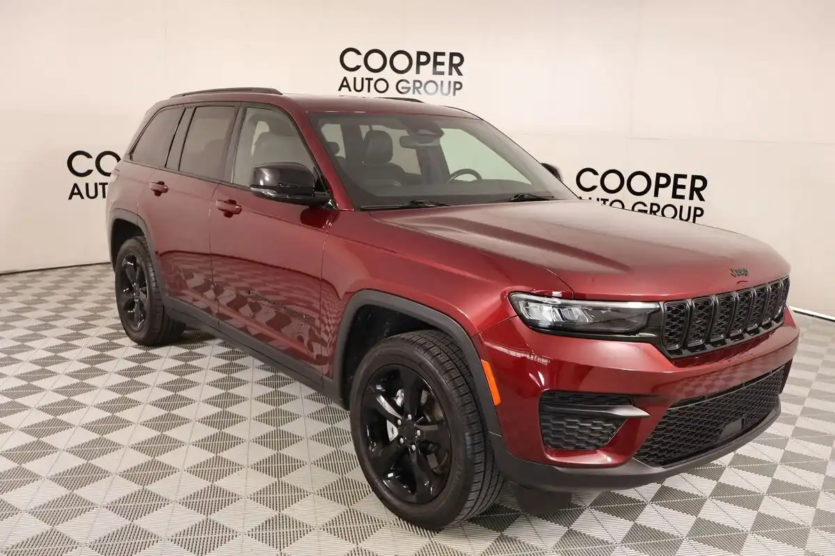 2023 Jeep Grand Cherokee Altitude X 4x4's photo
