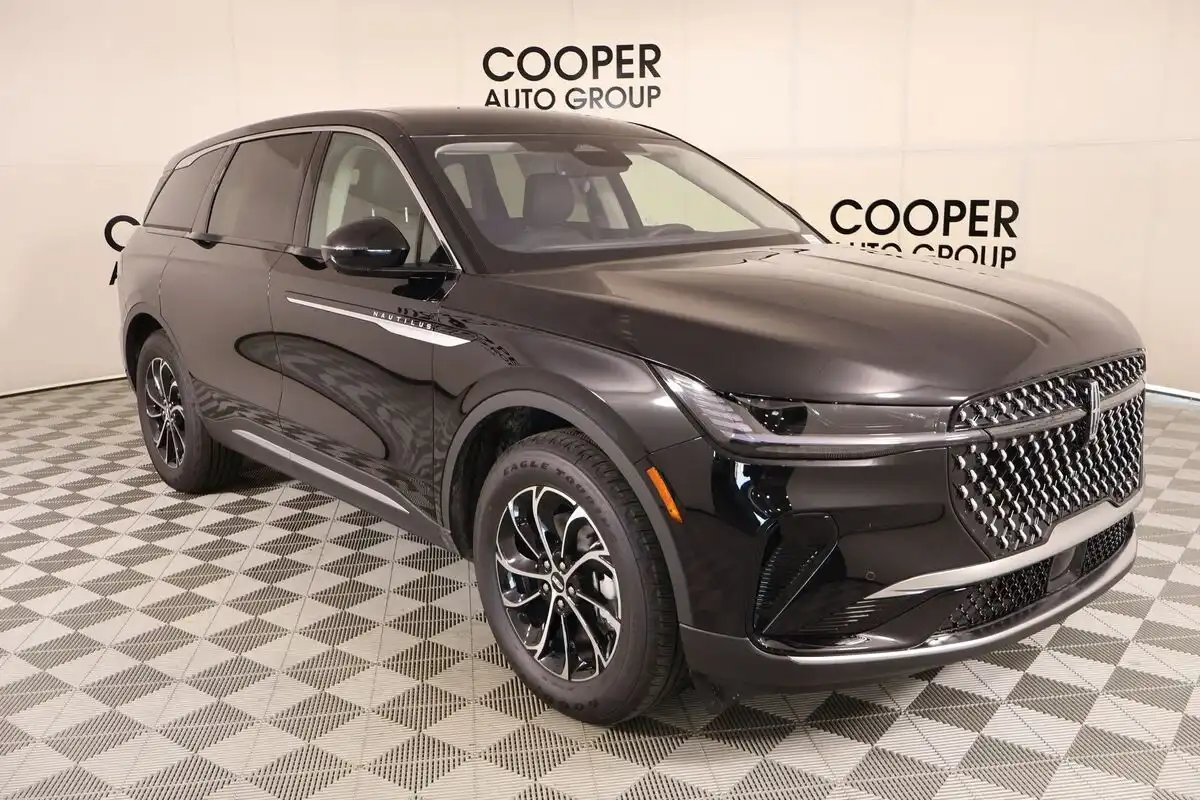 2026 Lincoln Nautilus Premiere AWD's photo