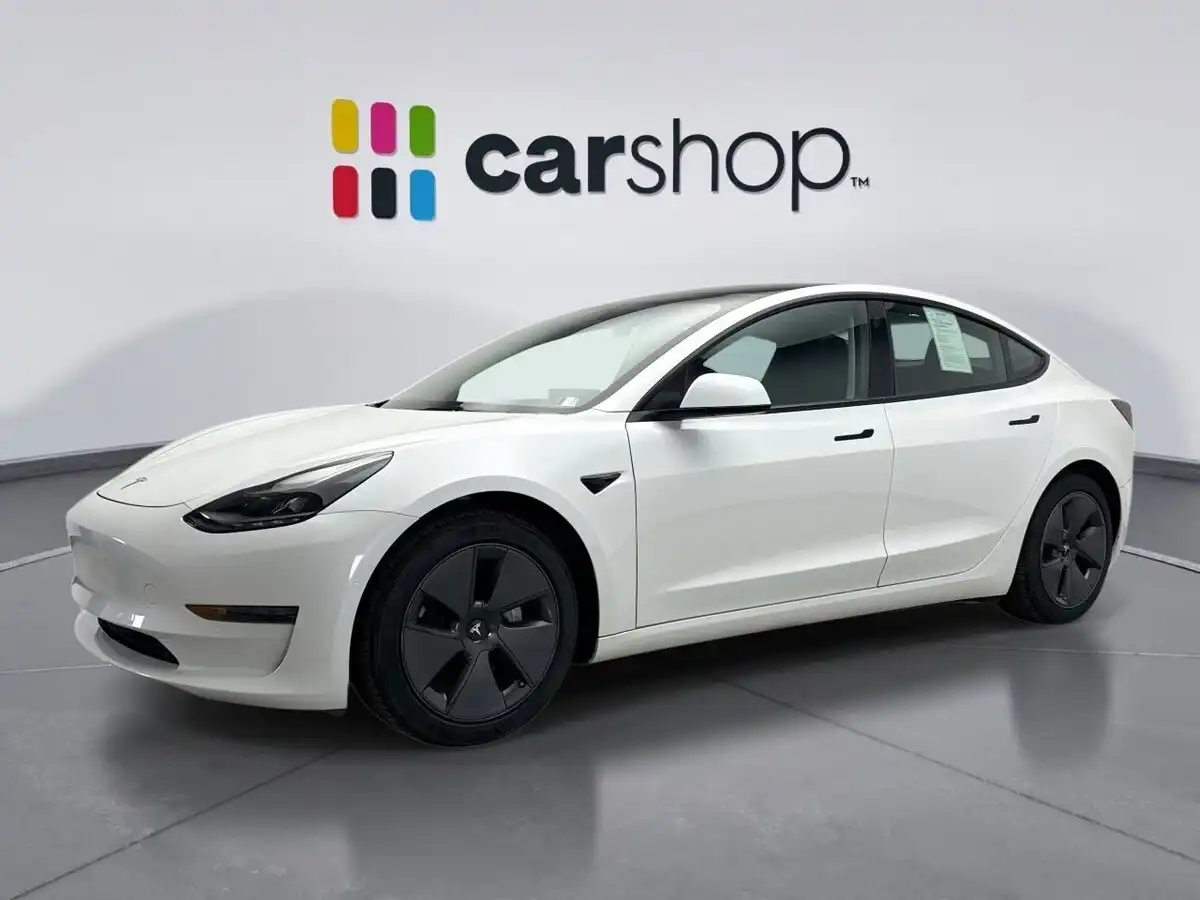 2022 Tesla Model 3 Standard Range Plus's photo