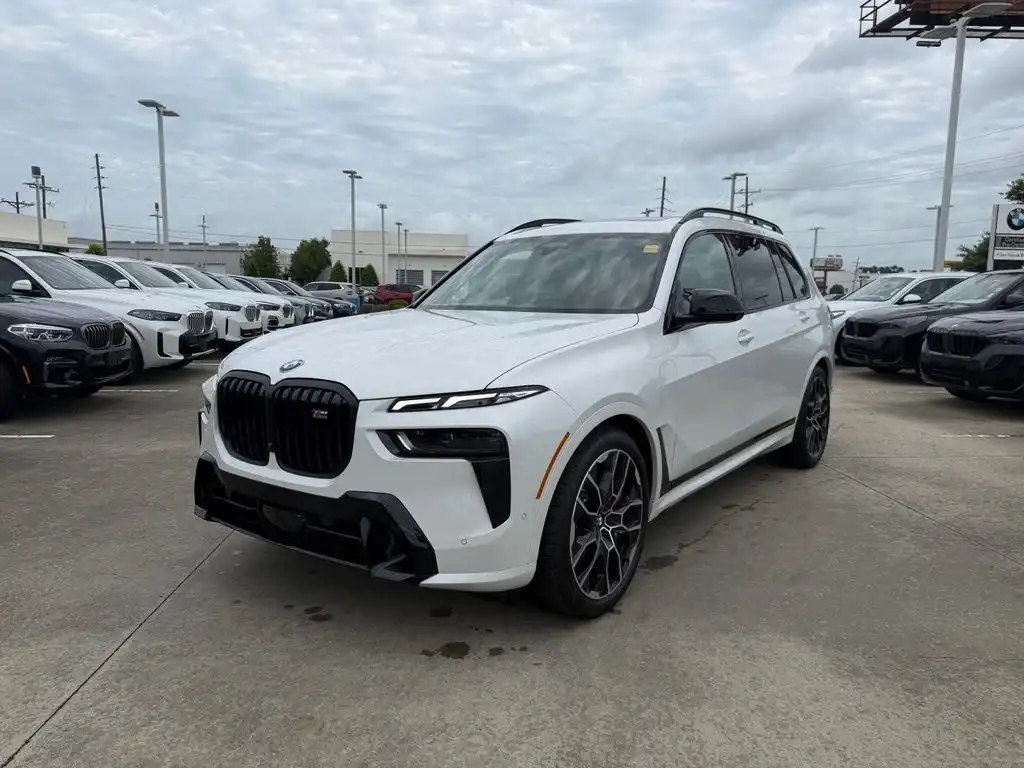 2027 BMW X7 M60i's photo