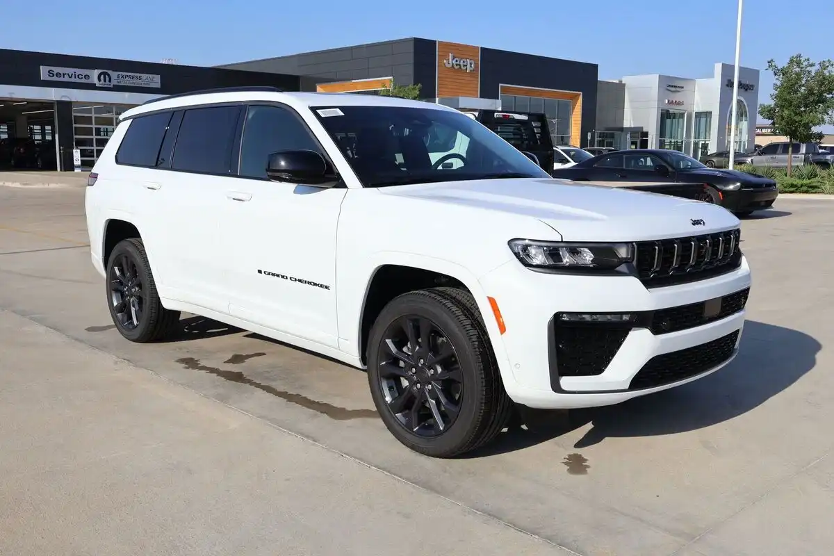 2026 Jeep Grand Cherokee L Limited Reserve 4x4's photo