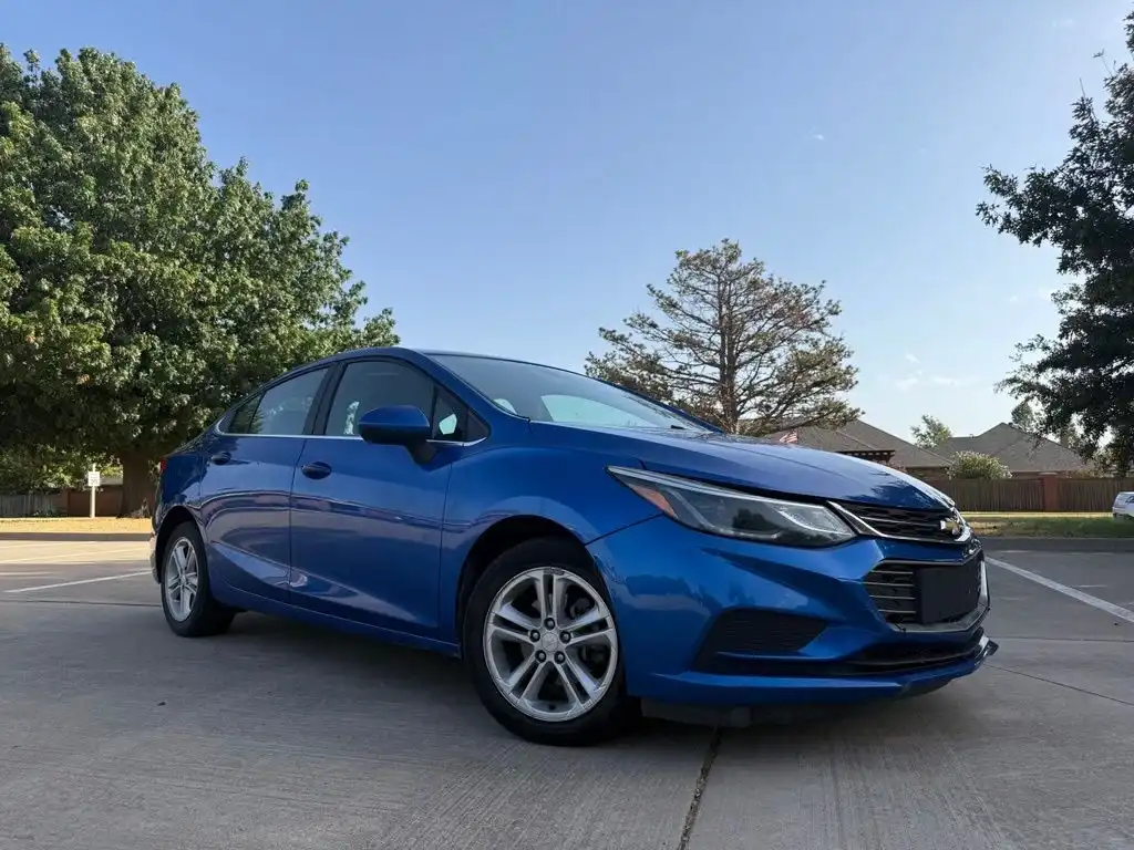 2017 Chevrolet Cruze LT Auto's photo