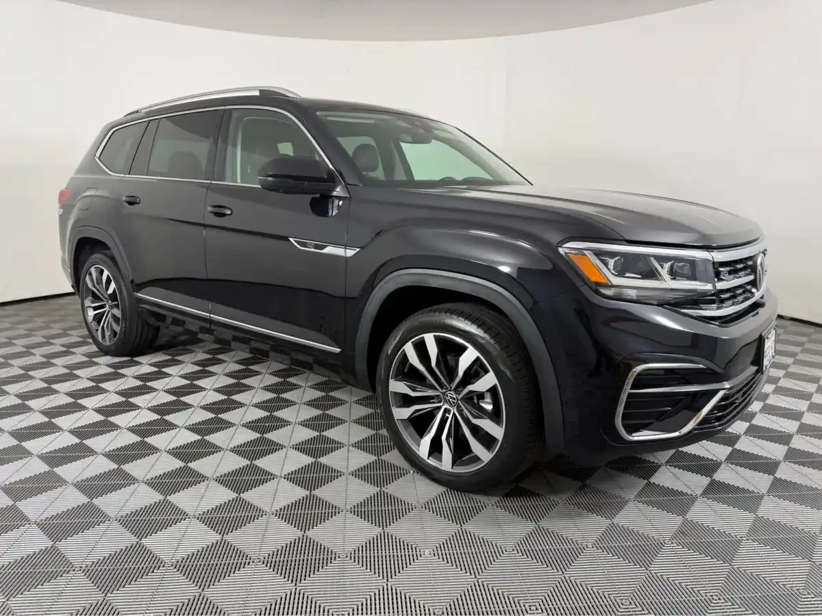 2023 Volkswagen Atlas 3.6L SEL Premium R-Line 4Motion's photo