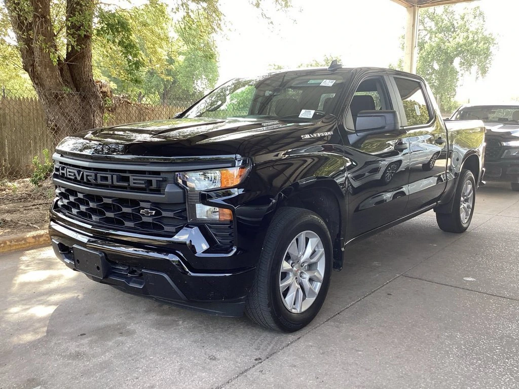 2025 Chevrolet Silverado 1500 Custom Crew Cab Short Box's photo