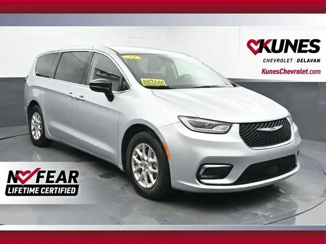2024 Chrysler Pacifica Touring L's photo