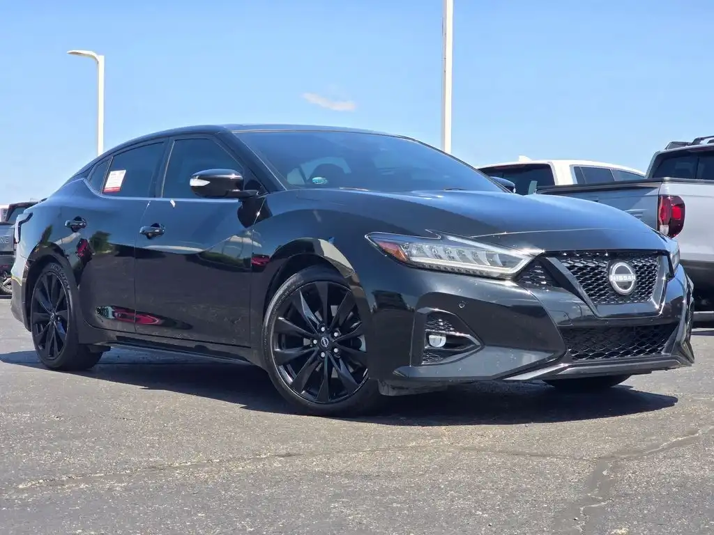 2023 Nissan Maxima SR's photo