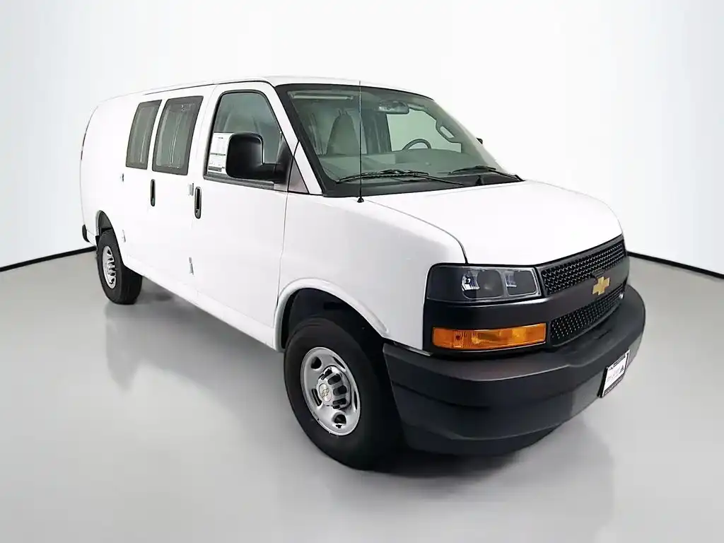 2026 Chevrolet Express 2500 Work Van HD's photo