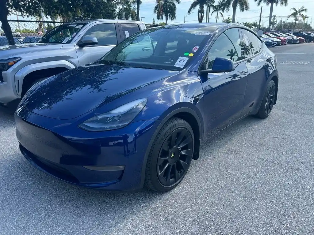 2022 Tesla Model Y Long Range Dual Motor All-Wheel Drive's photo