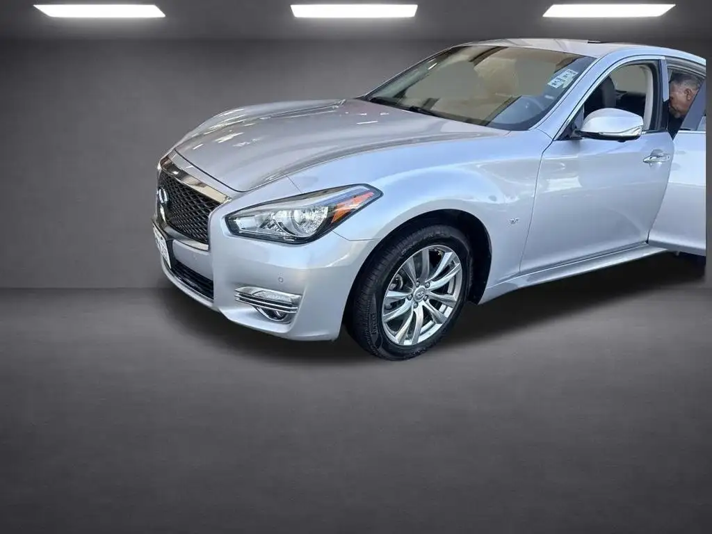 2019 INFINITI Q70 3.7 LUXE AWD's photo