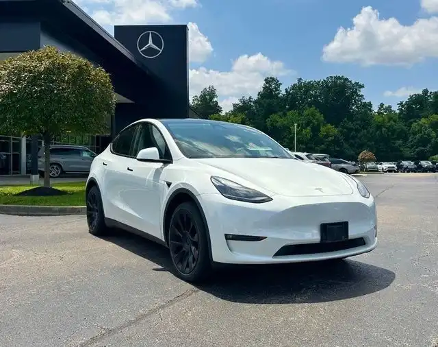 2023 Tesla Model Y Long Range Dual Motor All-Wheel Drive's photo