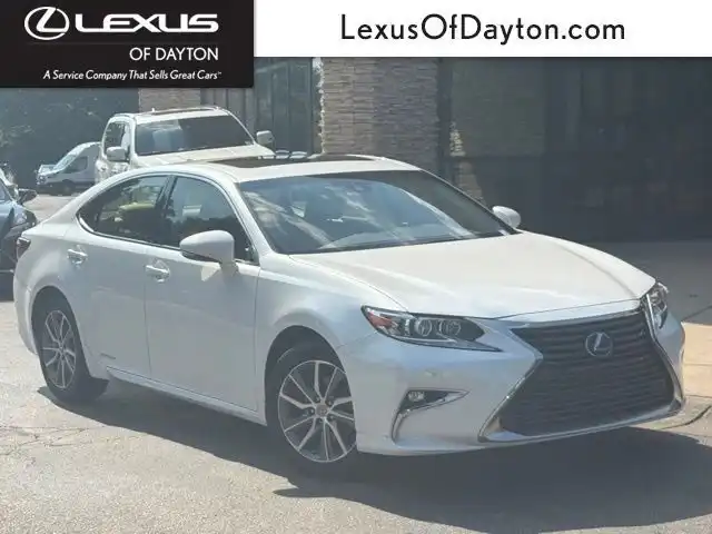 2016 Lexus ES 350 300h's photo