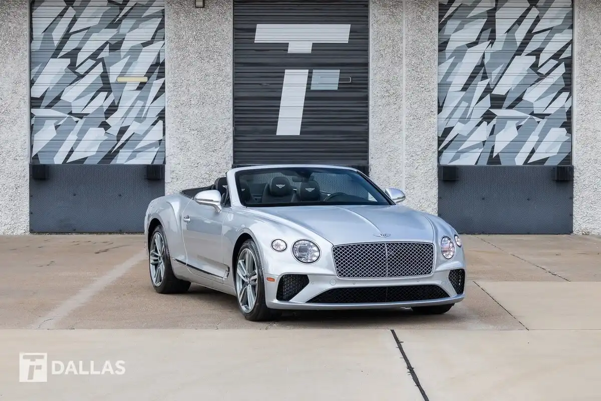 2023 Bentley Continental GT V8 Mulliner's photo