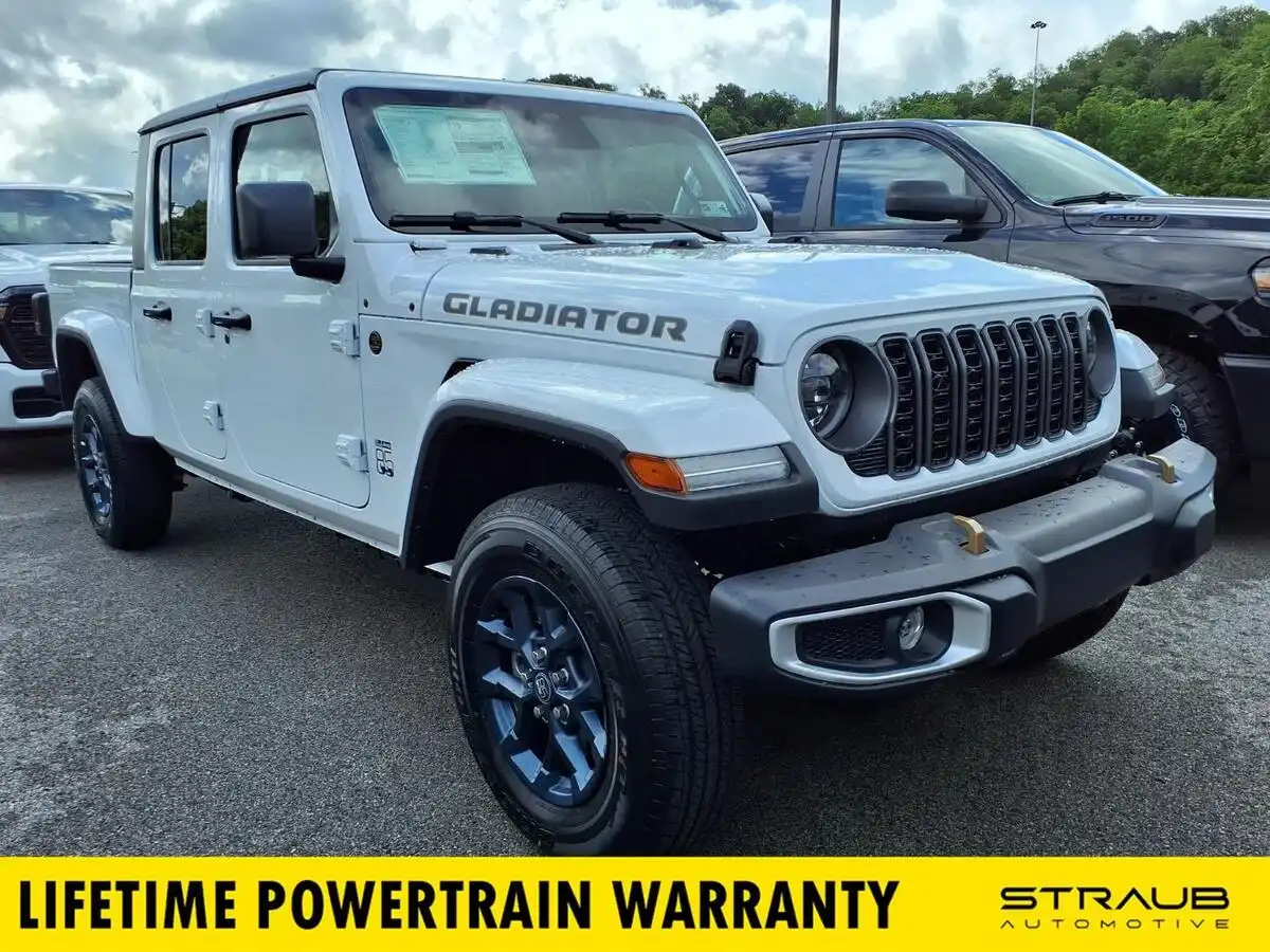 2026 Jeep Gladiator 85th Anniversary Edition Auto's photo