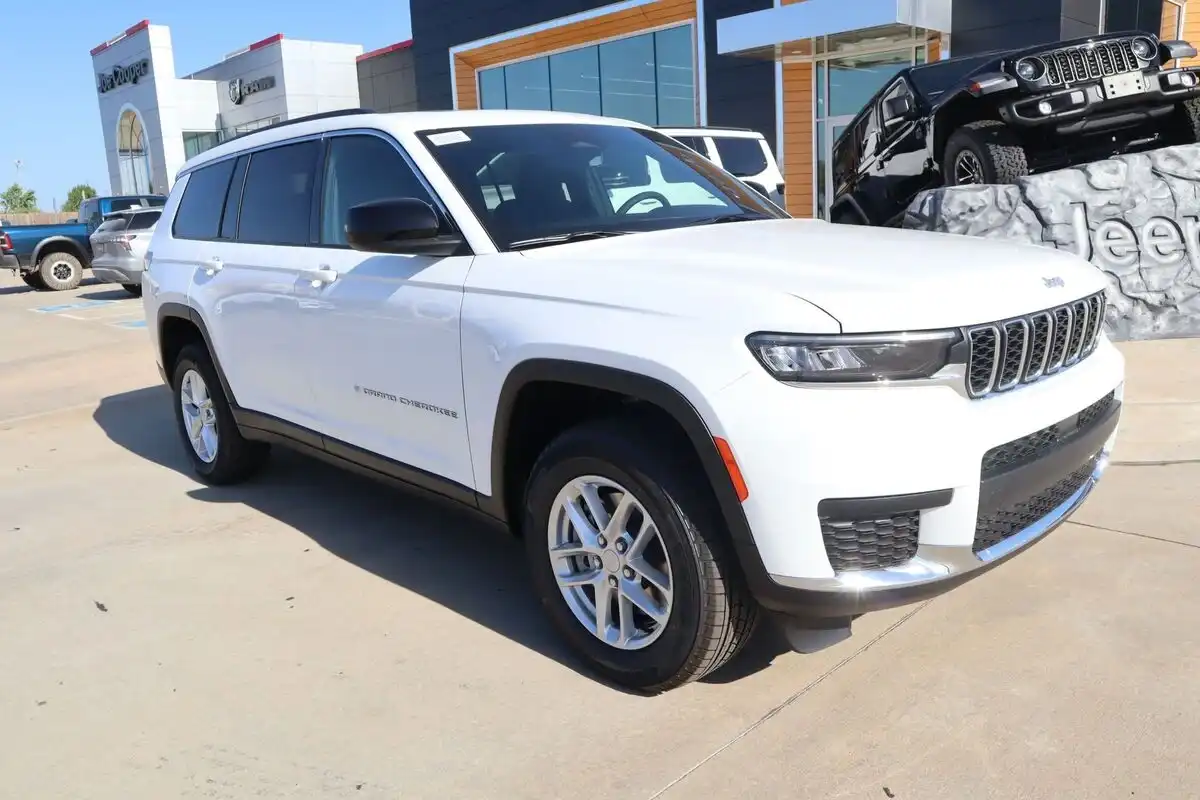 2026 Jeep Grand Cherokee L Laredo X 4x4's photo