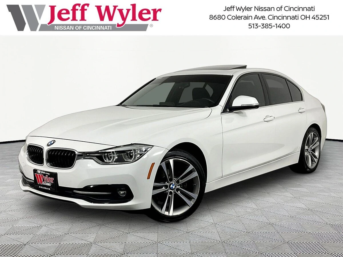 2018 BMW 3 Series 330i xDrive Sedan's photo