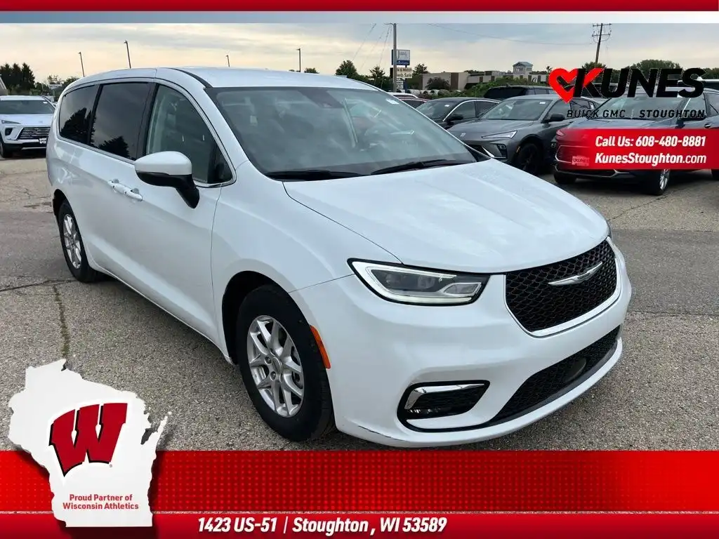 2023 Chrysler Pacifica Touring L's photo