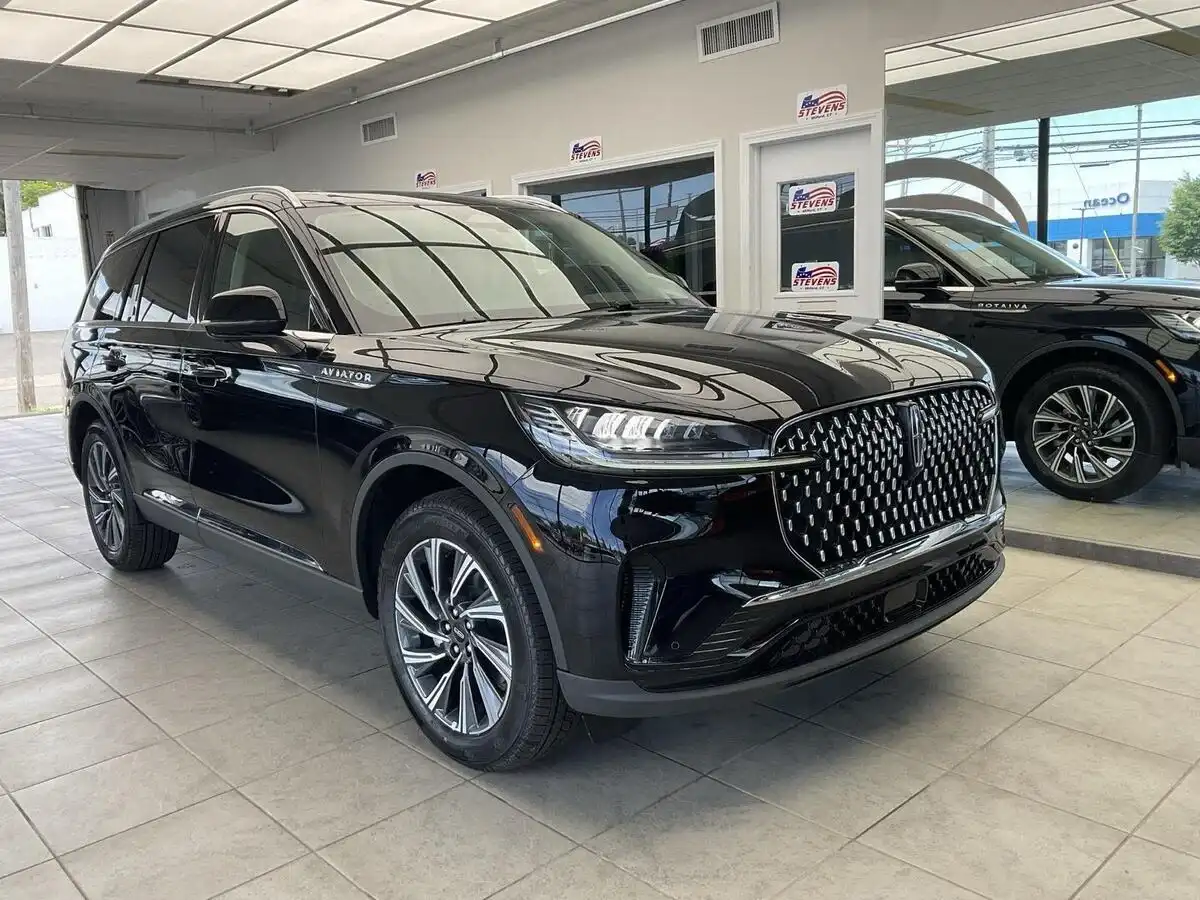 2026 Lincoln Aviator Premiere AWD's photo